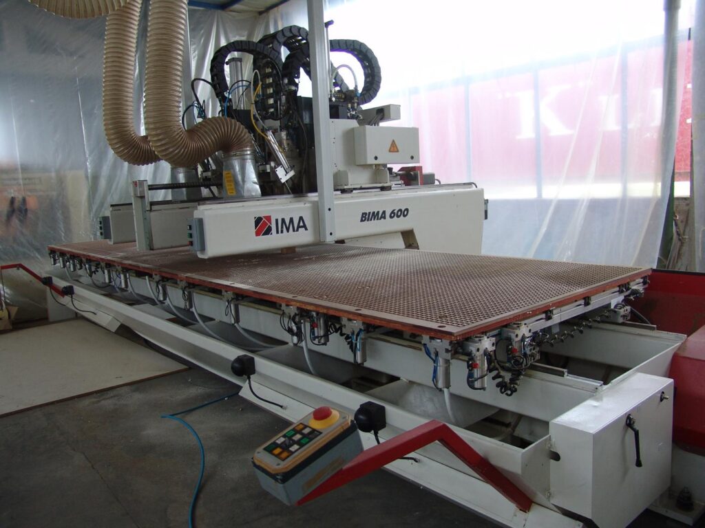 CNC обработващ център IMA BIMA 600 в цеха на ДИБО